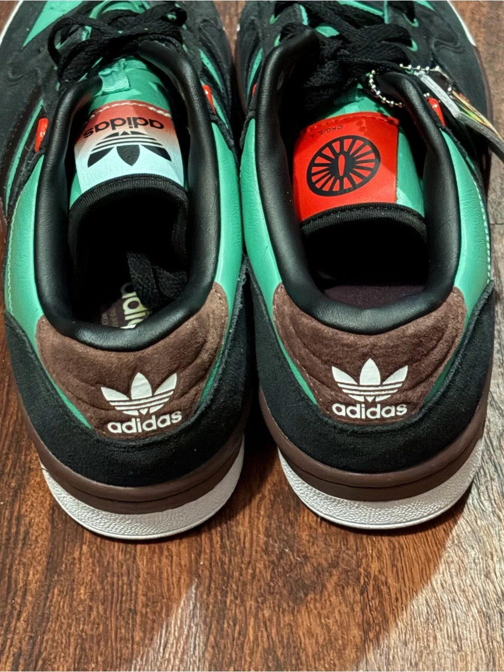 Adidas size 10 Rivalry low basketball shoes